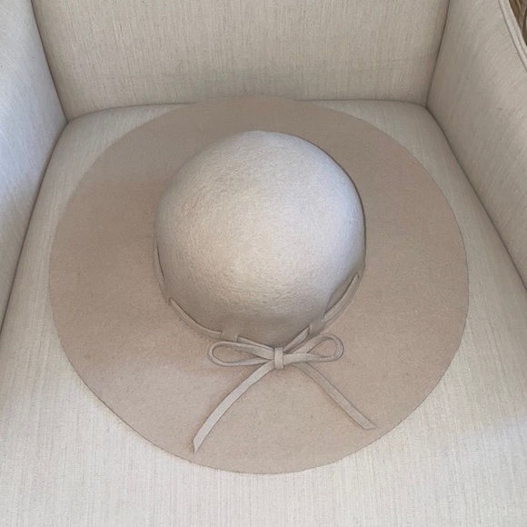 collection eighteen Accessories - Collectioneighteen 100% wool hat